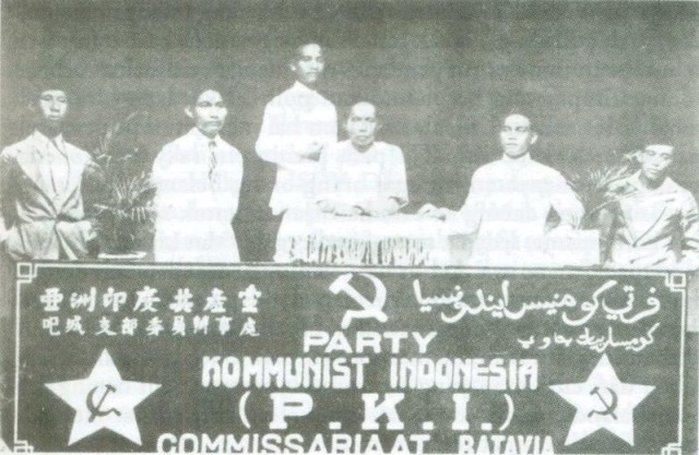 Partai Komunis Indonesia (PKI). Foto: Dok. Wikimedia Commons via geocities.com/simpang_kiri/photos/PKI-1925.html