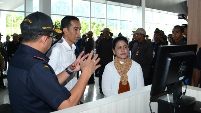 Jokowi meresmikan Pos Lintas Batas Papua (Foto:  Biro Pers, Media, dan Informasi Sekretariat Presiden)