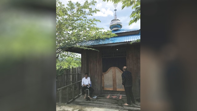 Jokowi di RM Harangan Bagot di Distrik Koya Kaso (Foto: Facebook Presiden Joko Widodo)