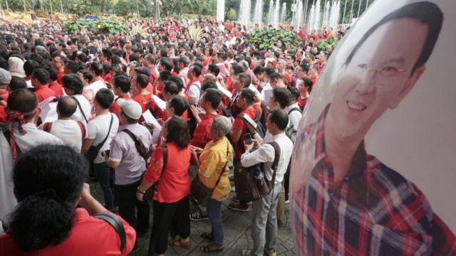 Keramaian massa sebelum nyanyi bersama Addie MS (Foto: Aditia Noviansyah/kumparan)