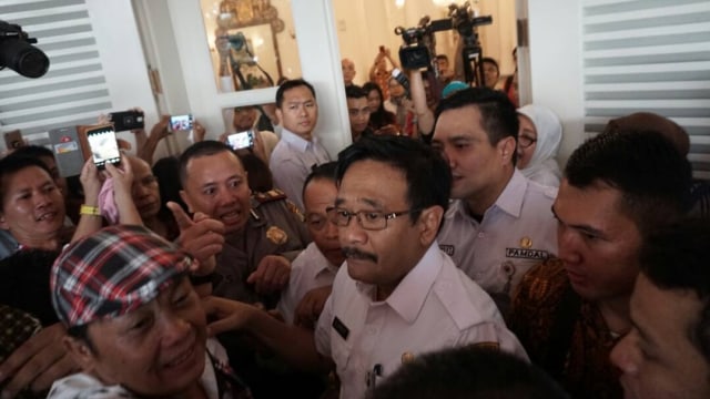 Djarot tiba di Balai Kota. (Foto: Aditia Noviansyah/kumparan)