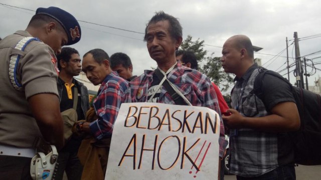 Massa di Aksi Simpatik Ahok  (Foto: Marcia Audita/kumparan)