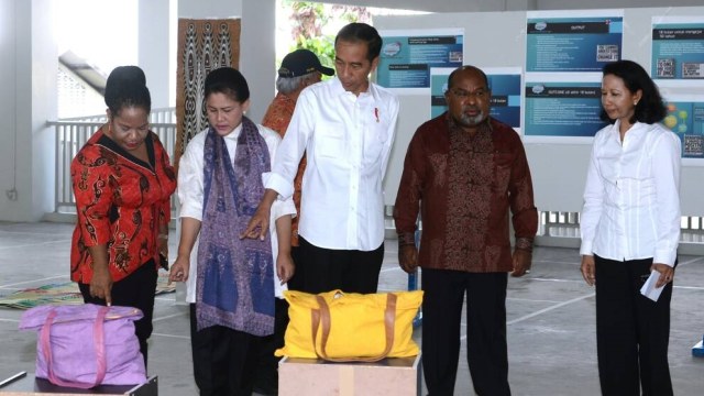 Jokowi di Pasar Mama Mama, Jayapura, Papua (Foto: Biro Pers, Media, dan Informasi Sekretariat Presiden)