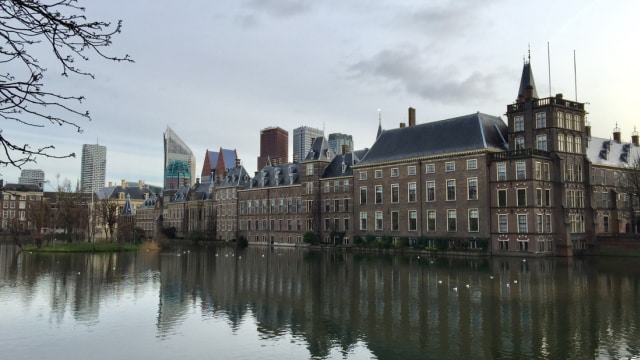 Binnenhof, pusat pemerintahan Belanda. (Foto: Dok. Eddi Santosa)