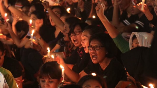 Aksi lilin untuk Ahok (Foto: Fanny Kusumawardhani/kumparan)