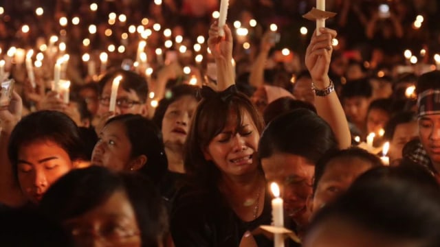 Aksi lilin untuk Ahok (Foto: Fanny Kusumawardhani/kumparan)