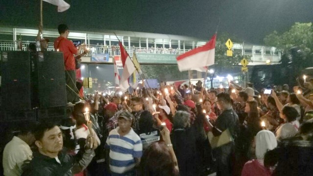 Massa pendukung Ahok bertambah. (Foto: Fahrian Saleh/kumparan)