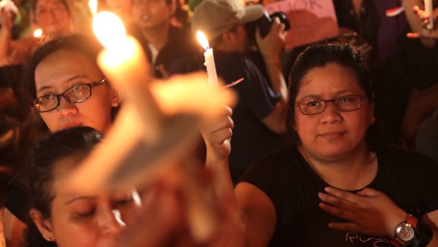 Aksi 1000 lilin untuk Ahok di Tugu Proklamasi. (Foto: Fanny Kusumawardhani/kumparan)