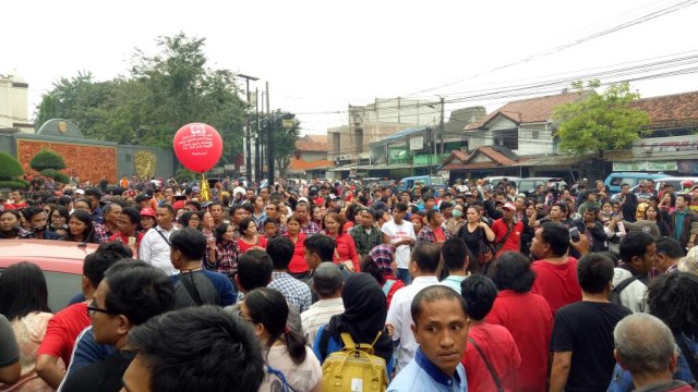 Suasana Mako Brimob dipenuhi oleh Ahokers (Foto: Aprilandika Pratama/kumparan)