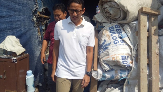 Sandiaga tinjau beras di Pasar Induk Cipinang (Foto: Wandha Nur/kumparan)