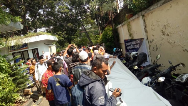 Pendukung Habib Rizieq Kumpulkan Tanda Tangan (Foto: Aria Pradana/kumparan)