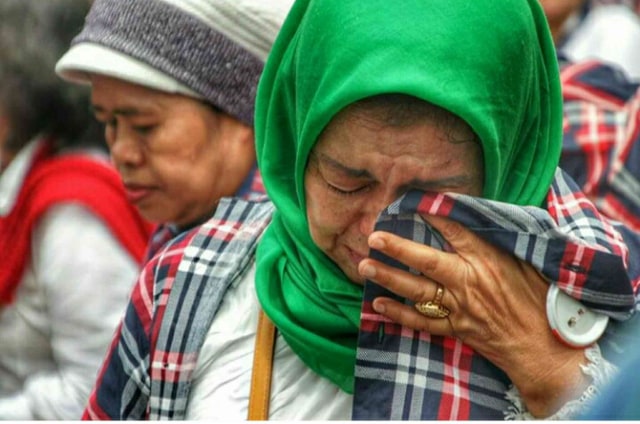 Isak tangis pendukung Ahok (Foto: Dok. Aditya Kurniawan)