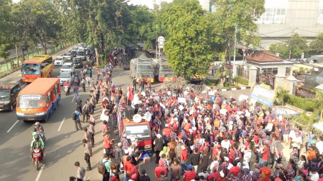 Pendukung Ahok di depan Pengadilan Tinggi Jakarta (Foto: Aria Pradana/kumparan)