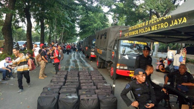 Kepolisian bersiaga di Pengadilan Tinggi Jakarta (Foto: Aria Pradana/kumparan)