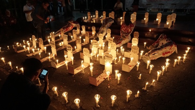 Lilin untuk mengenang 19 tahun reformasi (Foto: Aditia Noviansyah/kumparan)