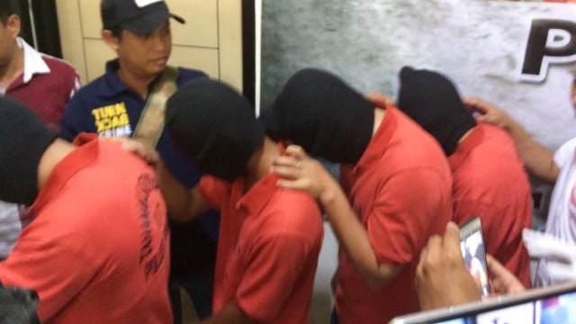 Tersangka kasus pencabulan anak di bawah umur (Foto: Kelik Wahyu/kumparan)