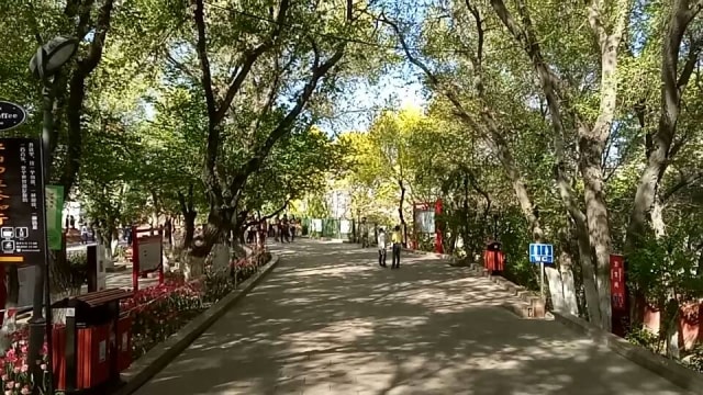 Berkunjung ke Peoples Park Urumqi (Foto: Wisnu Prasetiyo/kumparan)