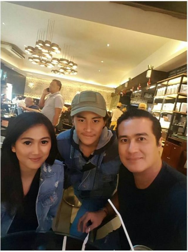 Adjie sudah mengenalkan Novita ke anaknya (Foto: Instagram  Novita)