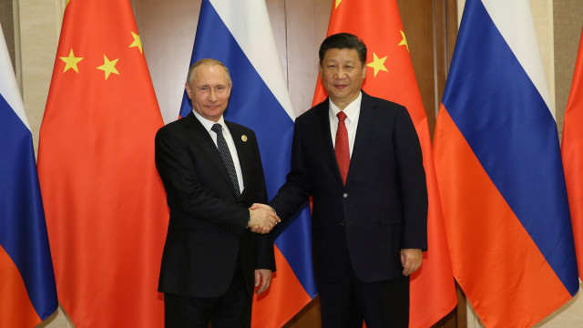 Vladimir Putin dan Xi Jinping. Foto: REUTERS/Wu Hong/Pool
