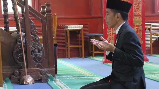 Jokowi salat di Masjid Niujie, Beijing. (Foto: Antara/M. Irfan Ilmie)