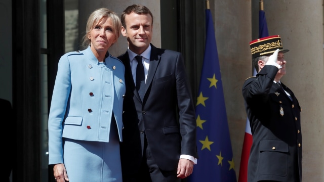 Brigitte dan Macron di inagurasi. (Foto: REUTERS/Benoit Tessier)