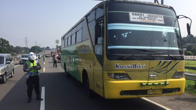 Razia bus menuju Puncak, Jawa Barat (Foto: Dok. Polres Bogor)