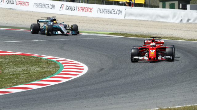 Vettel ungguli Hamilton di GP Spanyol. (Foto: AP PHOTO/Manu Fernandez)