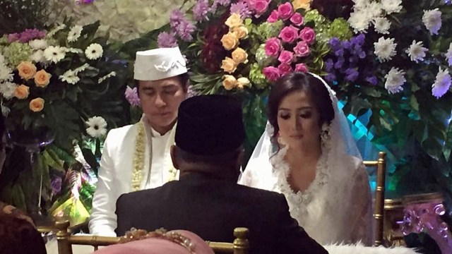 Adjie Pangestu dan Novita Petria (Foto: Dok. Ceremony Wedding Organizer)