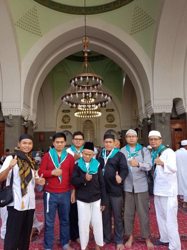 Kakek Khaerudin umrah. (Foto: Dok. Dompet Dhuafa Travel)