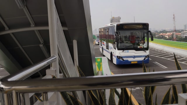 Uji coba jalur Transjakarta Koridor 13. (Foto: Fanny Kusumawardhani/kumparan)