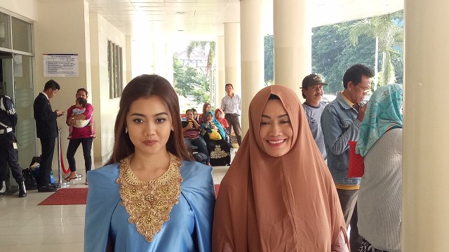 Nia Anggia dan ibunda Jupe  (Foto: Yurika Kencana/kumparan)