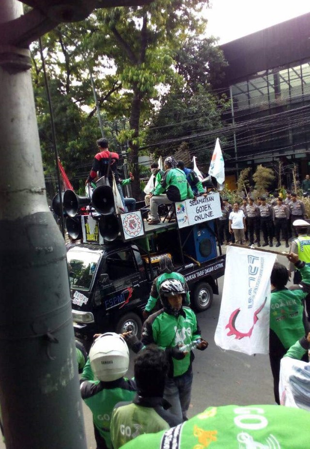 Demo di kantor Gojek. (Foto: Dok. Misbah)