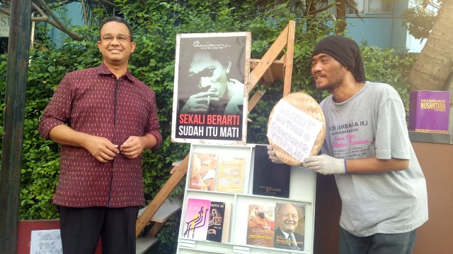 Anies di Pusat Dokumentasi Sastra HB Jassin (Foto: Wandha Nur/kumparan)