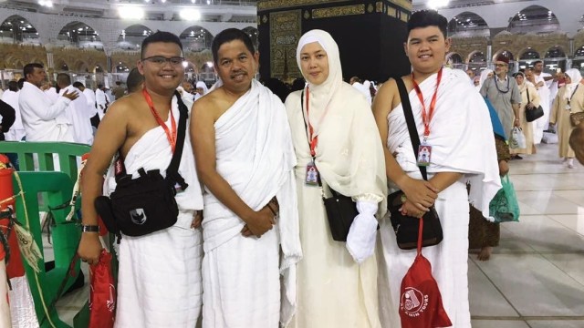 Dedi Mulyadi umrah bersama keluarga. (Foto: Twitter @DediMulyadi71)