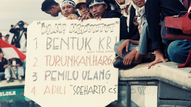 Aksi Mei 1998 (Foto: Dok. Muhammad Firman Hidayatullah)