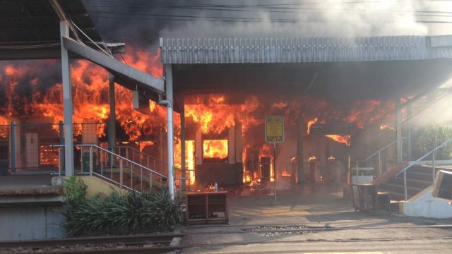 Kebakaran di Stasiun Klender (Foto: Istimewa)