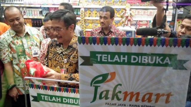 Djarot resmikan Jakmart (Foto: Johanes Hutabarat/kumparan)