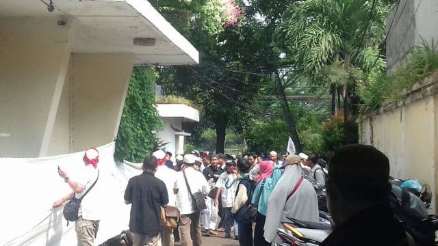 Massa mendatangi Komnas HAM (Foto: Kelik Wahyu/kumparan)