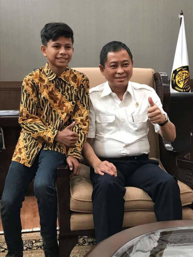 Ignasius Jonan bersama Naufal (Foto: Dok. Hadi M Juraid)