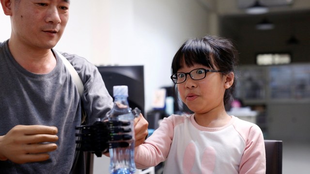 Tangan palsu di Taiwan (Foto: REUTERS/Tyrone Siu)