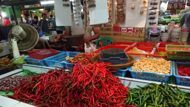 Penjual cabai di pasar tradisional (Foto: Nicha Muslimawati/kumparan)