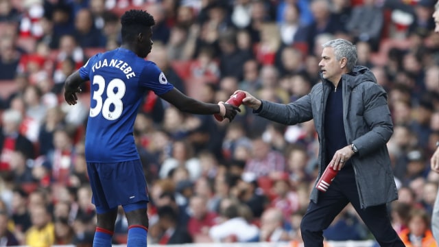 Mourinho percaya pada Tuanzebe. (Foto: Reuters/Stefan Wermuth)