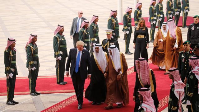 Presiden Trump bertemu Raja Salman (Foto: Reuters/Dok. Saudi Royal Court)