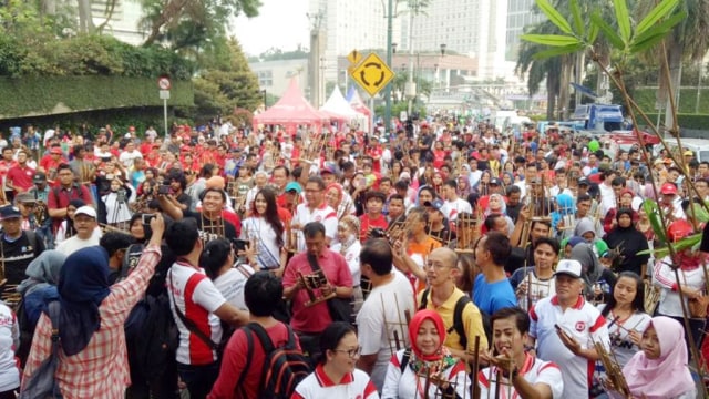 Acara Bangkit Indonesia di Car Free Day (Foto: Fahrian Saleh/kumparan)