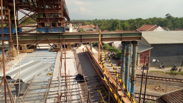 Budi Karya tinjau pembangunan flyover Dermoleng (Foto: Aditia Rijki Nugraha/kumparan)