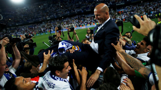 Zidane begitu dihormati Ronaldo. (Foto: Reuters/Jon Nazca)