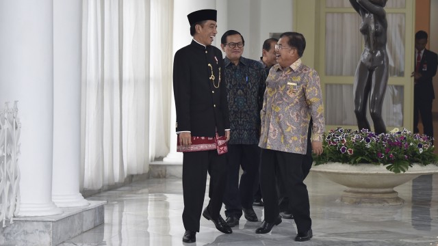 Tawa Presiden Jokowi dan Wapres Jusuf Kalla (Foto: Antara/Puspa Perwitasari)