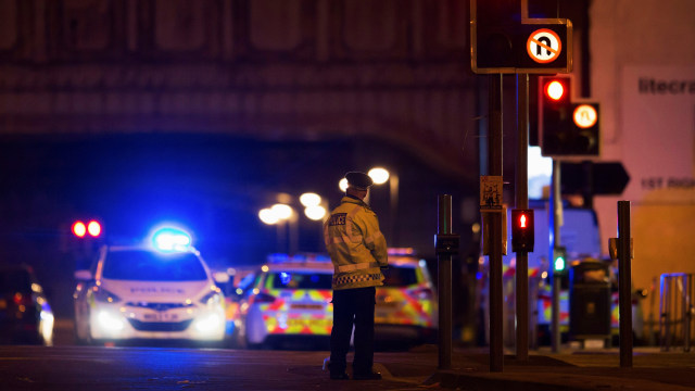 Riuh suasana paska ledakan bom. (Foto: Andrew Yates/Reuters)