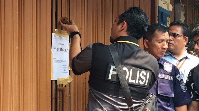 Polisi segera lakukan olah TKP di Kelapa Gading (Foto: Iqra Ardini/kumparan)