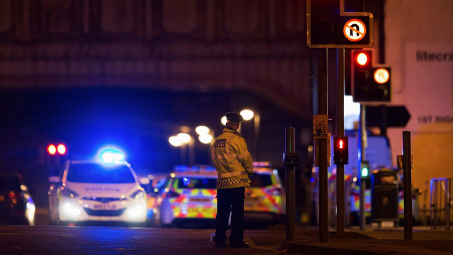 Polisi berjaga di arena konser Ariana Grande (Foto: REUTERS/Jon Super)